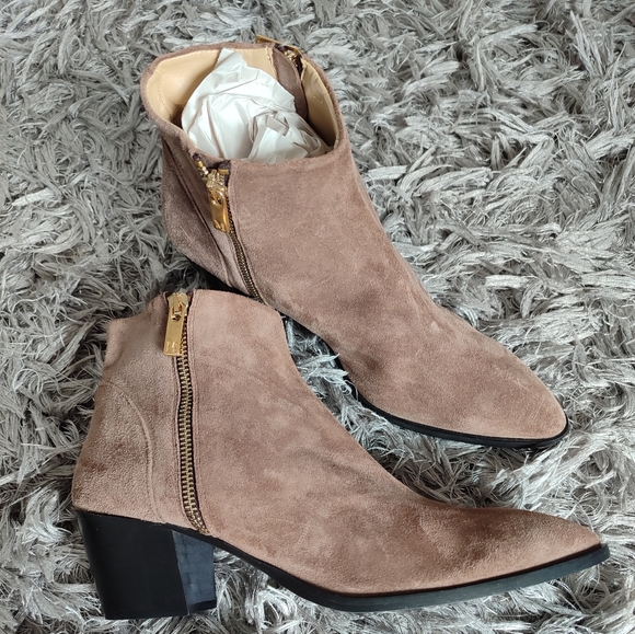 Burno Magli Tan Sude Leather Ankle heel Boots Double Zipper Size 41- 10 - Picture 1 of 8